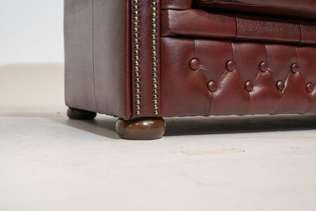 Chesterfield Bank  First Class Leer | 2-zits | Cloudy Rood| 12 jaar garantie